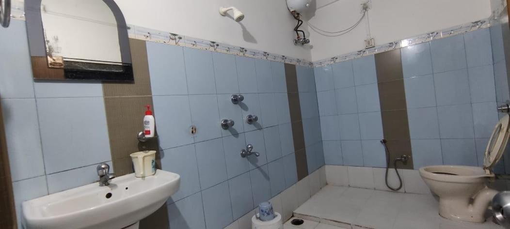 Hotel Nandanik Palace Fālākāta Екстериор снимка