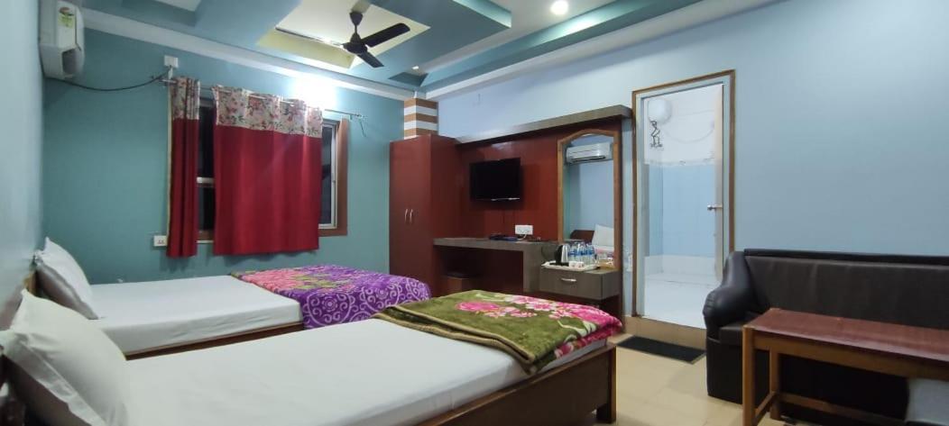Hotel Nandanik Palace Fālākāta Екстериор снимка