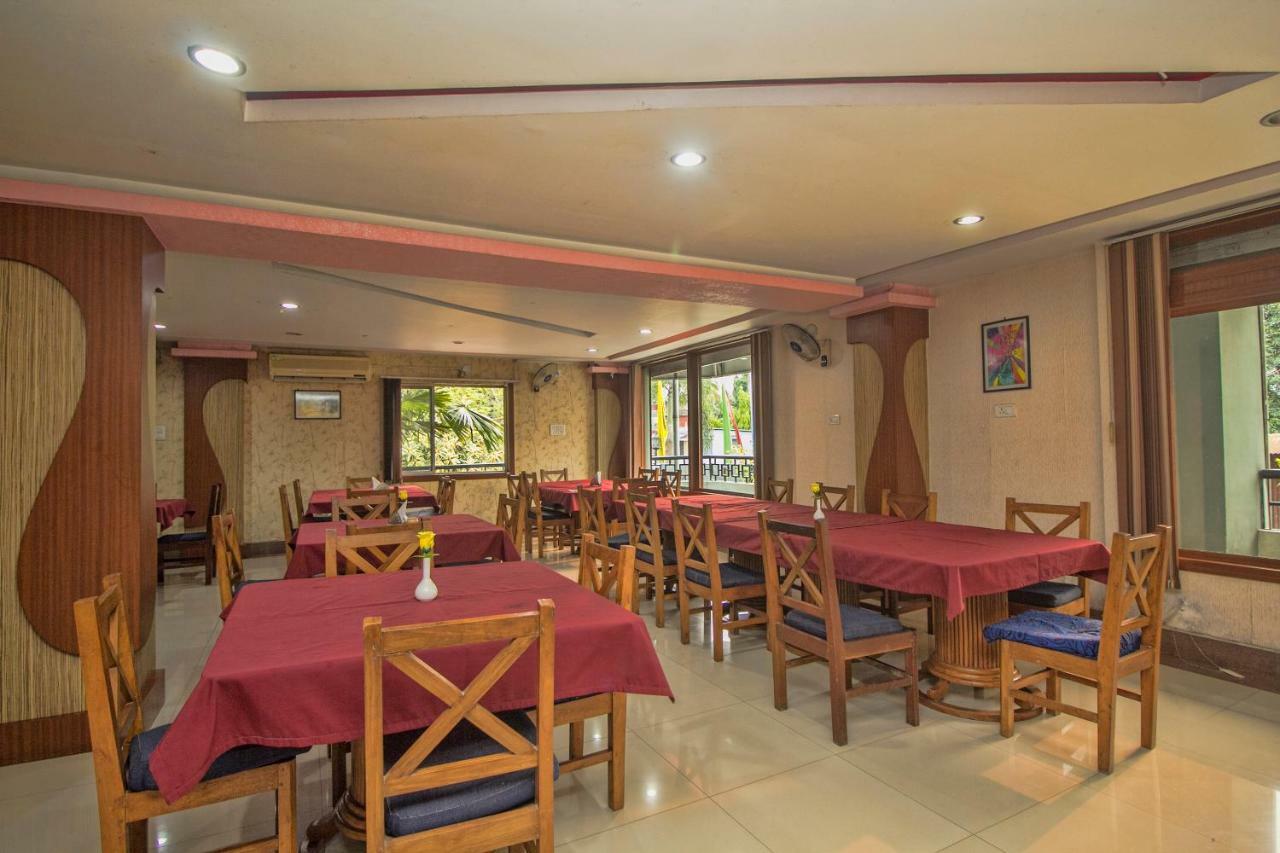 Hotel Nandanik Palace Fālākāta Екстериор снимка