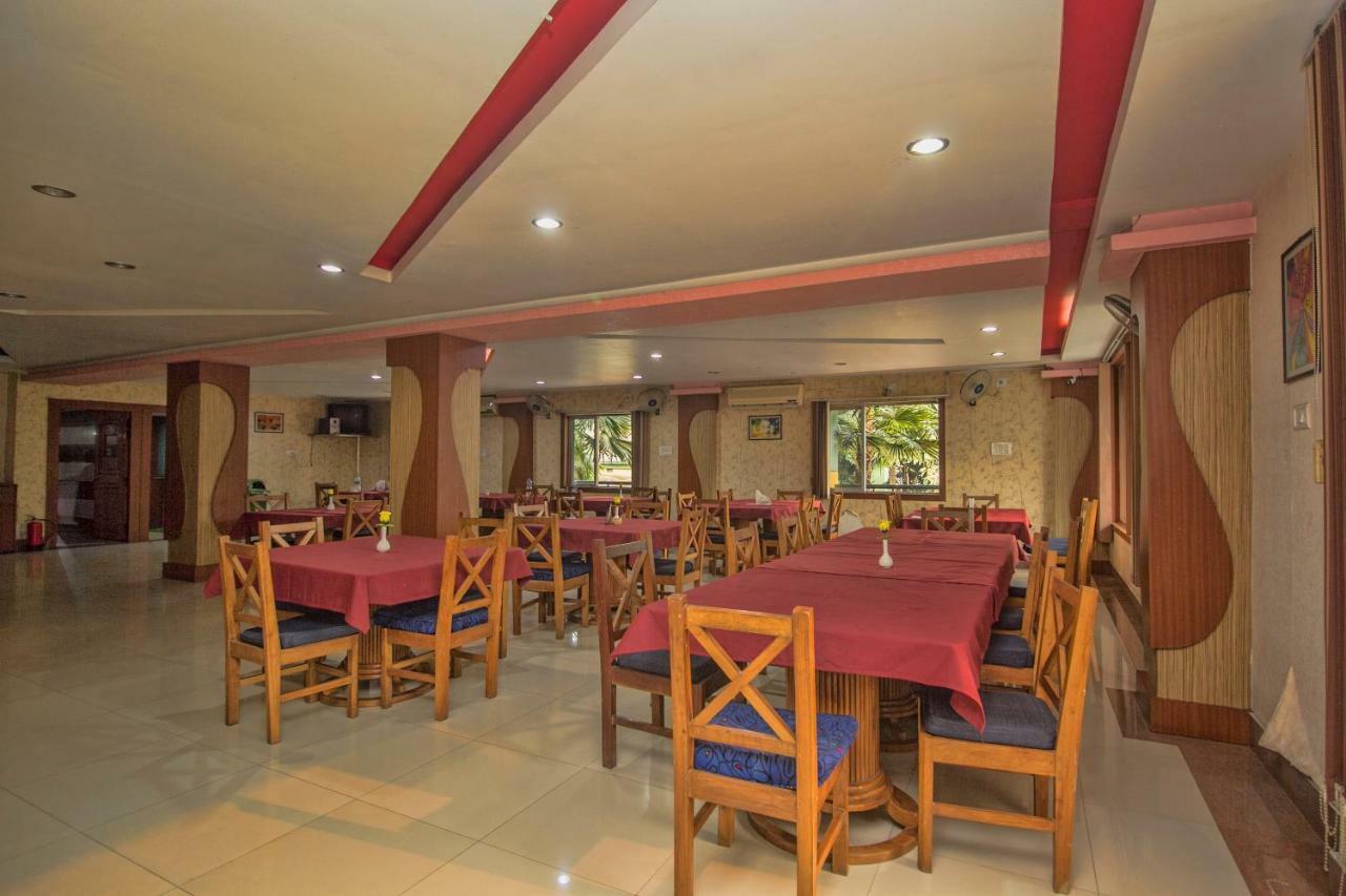 Hotel Nandanik Palace Fālākāta Екстериор снимка