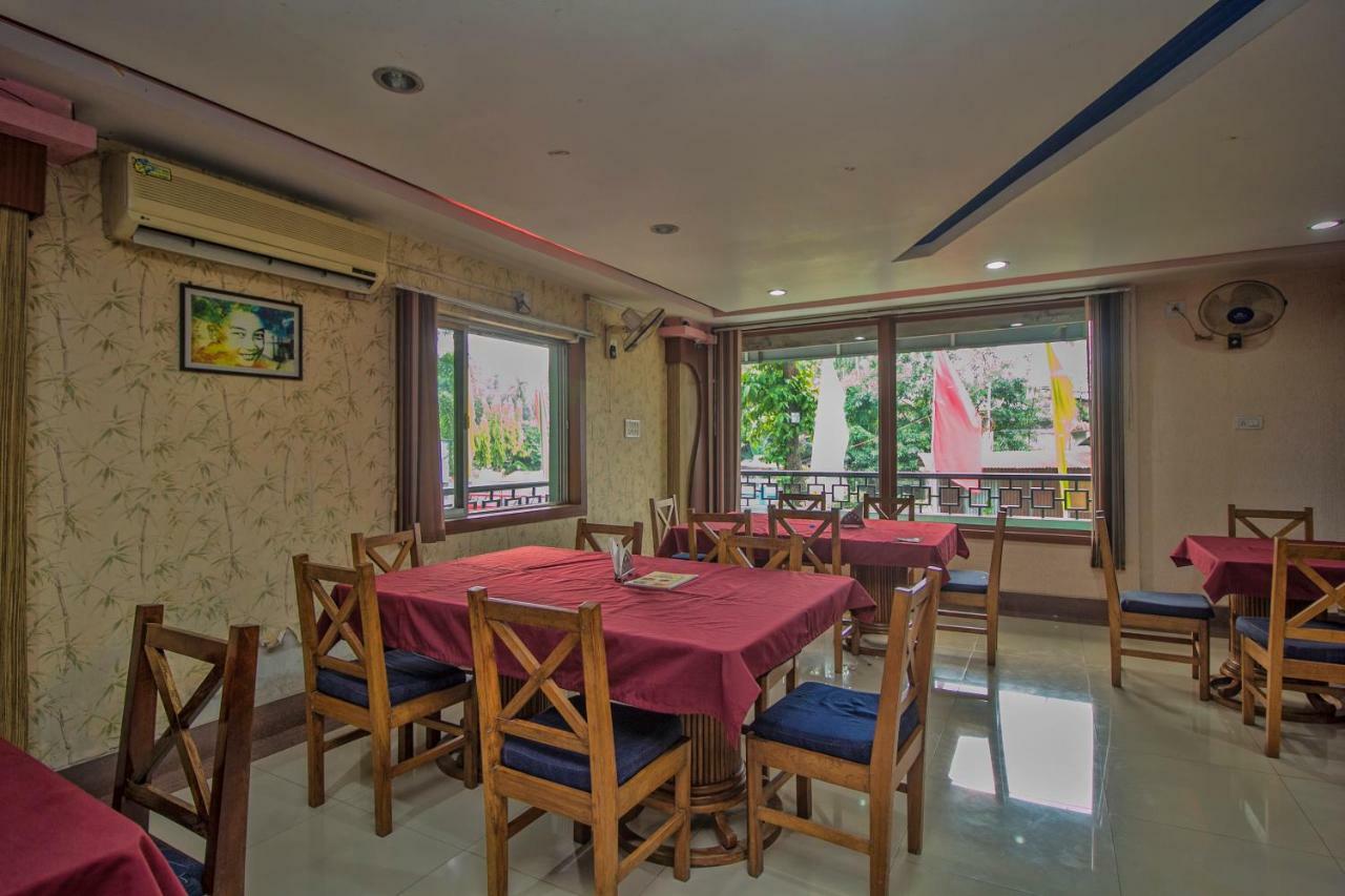Hotel Nandanik Palace Fālākāta Екстериор снимка