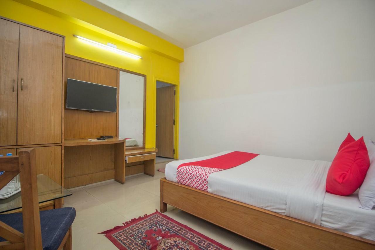Hotel Nandanik Palace Fālākāta Екстериор снимка